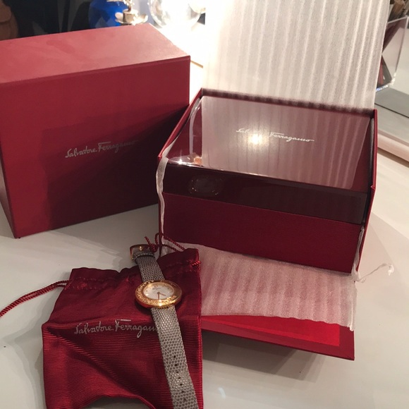 Authentic Salvatore Ferragamo Women’s Watch - Picture 7 of 8